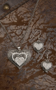 Montana Silversmiths® Vintage Charm Our Prairie Mothers Heart Jewelry Set