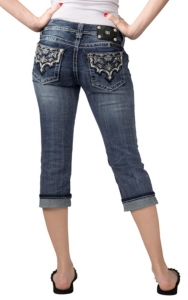 Miss Me® Womens Medium Cream & Crystal Scroll Leather Patch Open Pocket Cuffed Capri Jeans