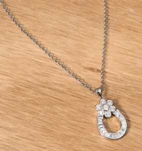 Montana Silversmiths® Vintage Charm Horseshoe Boutonniere Necklace